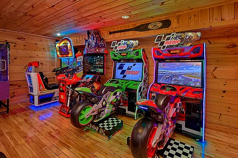 Cabin with motorcycle racing arcade games - Mountain Bearadise