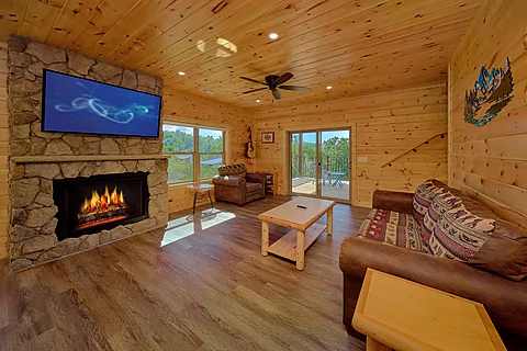 Gatlinburg cabin with 3 bedrooms and a fireplace - Mountain Harmony