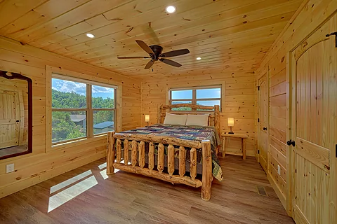 Master Bedroom with king bed in 3 bedroom cabin - Mountain Harmony