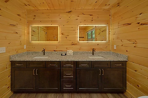 Master Bath in 3 bedroom Gatlinburg cabin - Mountain Harmony