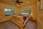 Cabin with 3 bedrooms in downtown Gatlinburg