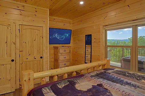 Cabin bedroom with TV and private bathroom - Mountain Harmony