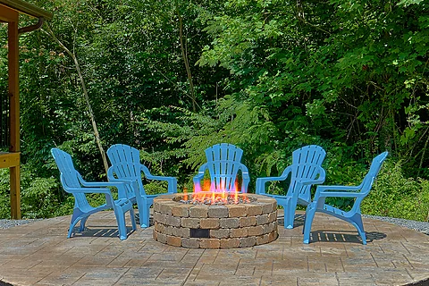 Rustic Gatlinburg cabin with outdoor fire pit - Mountain Harmony