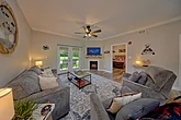 Spacious 2 Bedroom Condo with WiFi