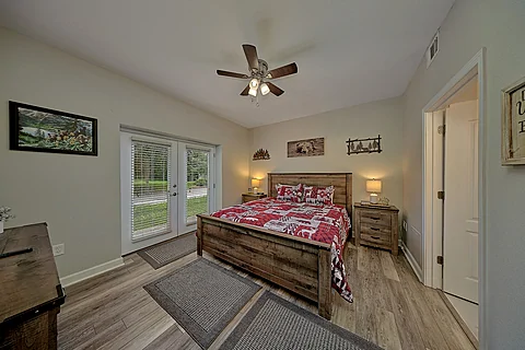 Luxury Condo with King Bedroom Sleeps 6 - Mountain View 2102