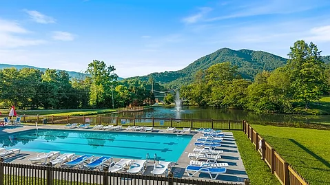 8 bedroom cabin sleeps 25 with outdoor access - Mountain View Pool Lodge
