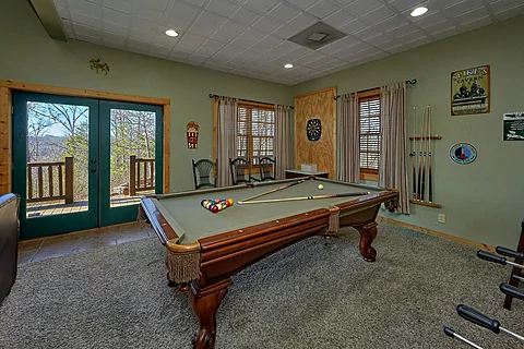 Pool Table 5 Bedroom Cabin Sleeps 20 - Mystic Ridge