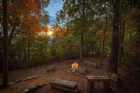 Spectacular 5 Bedroom Cabin Sleeps 20  Fire Pit  - Mystic Ridge