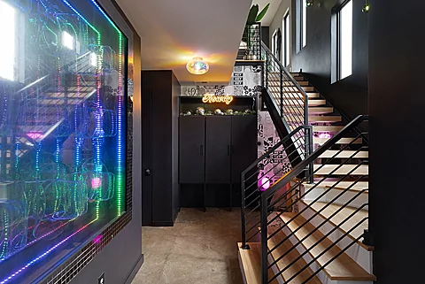 Stylish entry in downtown Nashville rental - Nashville Neon Nights