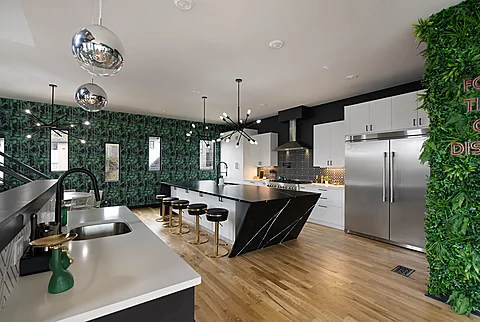 Luxurious kitchen in Nashville downtown rental - Nashville Neon Nights