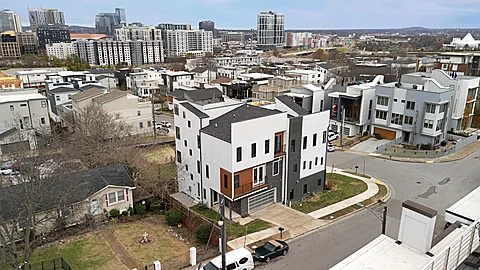 Downtown Nashville rental cabin with 4 bedrooms - Nashville Neon Nights