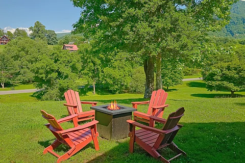 Spacious Three Bedroom Cabin with Fire Pit - Palmer's Place
