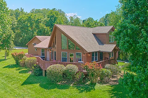 Smoky Mountain 3 Bedroom Cabin Sleeps 8 - Palmer's Place