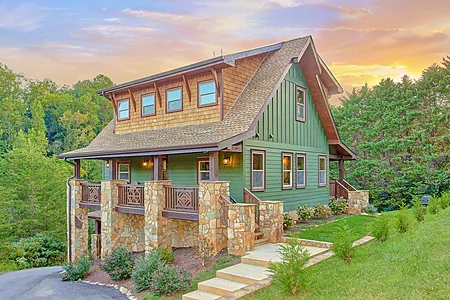 Mountain Crest: 4 Bedroom Pigeon Forge Cabin Rental