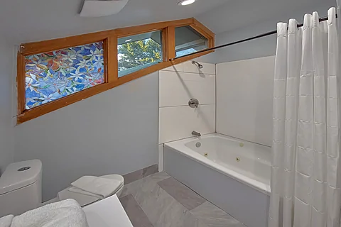 3 full bathrooms in Pigeon Forge Vacation Home - Relax Inn