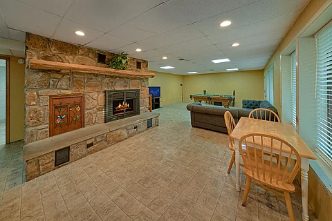 6 bedroom rental home with 2 fireplaces - Relax Inn