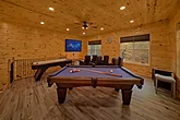 2 Bedroom Cabin with Pool Table Sleeps 7