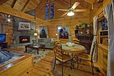 Cozy 1 Bedroom Honeymoon Cabin Sleeps 2