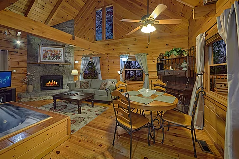 Cozy 1 Bedroom Honeymoon Cabin Sleeps 2 - Restin Easy