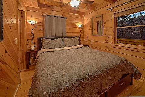 Cozy 1 Bedroom Honeymoon Cabin Sleeps 2 - Restin Easy