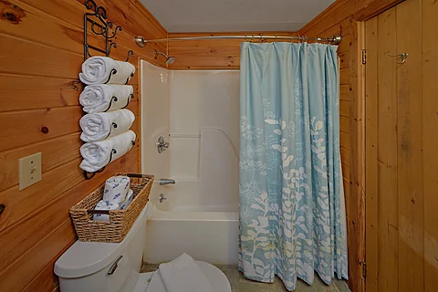 1 Bedroom 1.5 Bath Cabin Sleeps 2 - Restin Easy