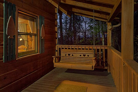 1 Bedroom Honeymoon Cabin with Swing - Restin Easy
