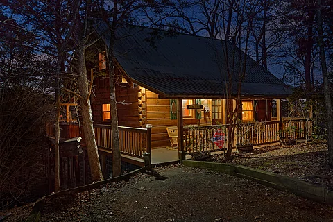 1 Bedroom 2 Story Cabin Sleeps 2 - Restin Easy