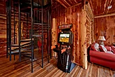 7 Bedroom cabin with Buck Hunter Aracde Game