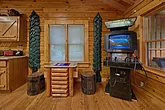 Luxurious 2 Bedroom Cabin with Game room