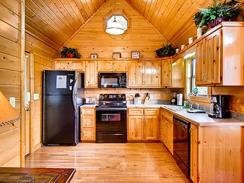 2 bedroom cabin  with a fully stocked kitchen - Rocky Top Joy