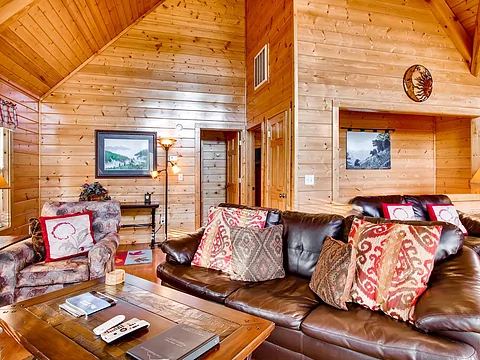 2 bedroom living room area - Rocky Top Joy
