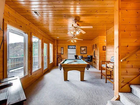 2 bedroom cabin Game room area - Rocky Top Joy