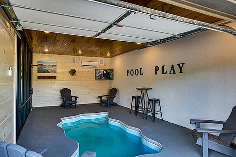 25 bedroom cabin with indoor swimming pool - Rocky Top Lodge
