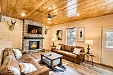 Large Group cabin with 2 fireplaces 