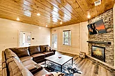 Premium 25 bedroom cabin with 2 Living Rooms