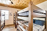 25 bedroom cabin with 8 sets of full bunkbeds