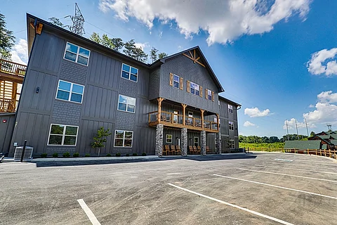 25 bedroom cabin for family reunions and groups - Rocky Top Lodge
