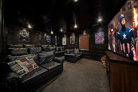 Luxury cabin with a large a theater room - Rocky Top Lodge