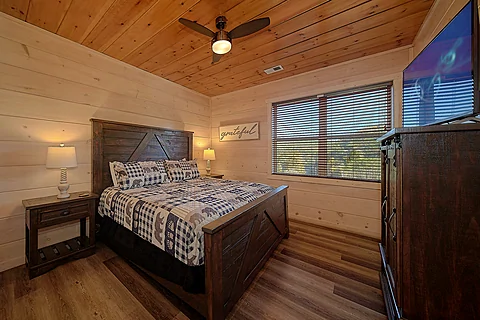 25 bedroom luxury cabin for 74 guests - Rocky Top Lodge