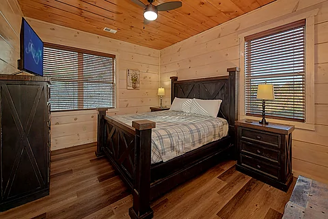 Resort cabin sleeps 74 guests - Rocky Top Lodge