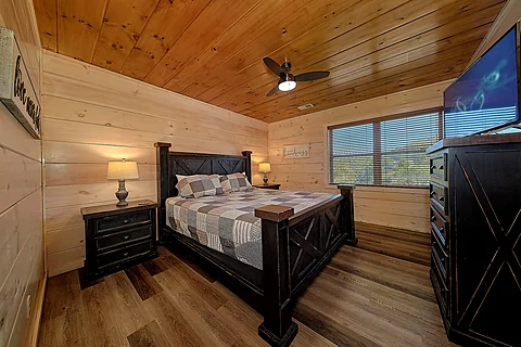 Resort rental cabin for groups of 70 or more  - Rocky Top Lodge