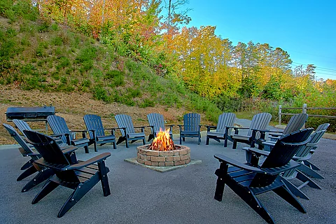 25 bedroom cabin with outdoor fire pit - Rocky Top Lodge