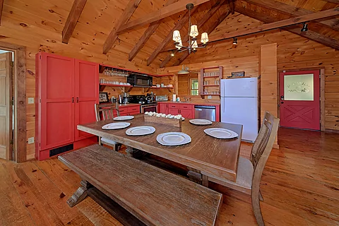 Spacious Dining Table 4 Bedroom Cabin - Secluded In The Smokies