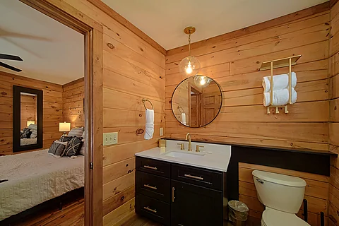 Attached Full Bathroom - Secluded In The Smokies