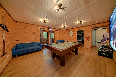 Large Game Room with Arcade and Pool Table - Secluded In The Smokies