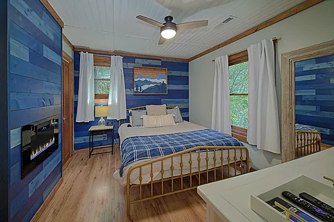 King Bedroom with Fireplace - Secluded In The Smokies