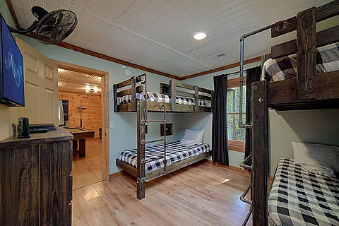 Two Twin Over Twin Bunk Beds - Secluded In The Smokies
