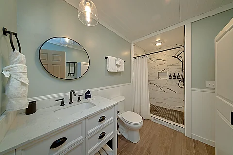 Full Bathroom with Walk-In Shower - Secluded In The Smokies