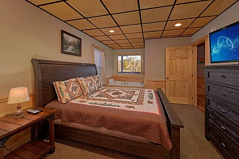 Lower Level King Master Suite - Serenity