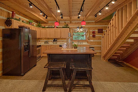 Spacious One Bedroom Cabin with Full Kitchen - Serenity Creek